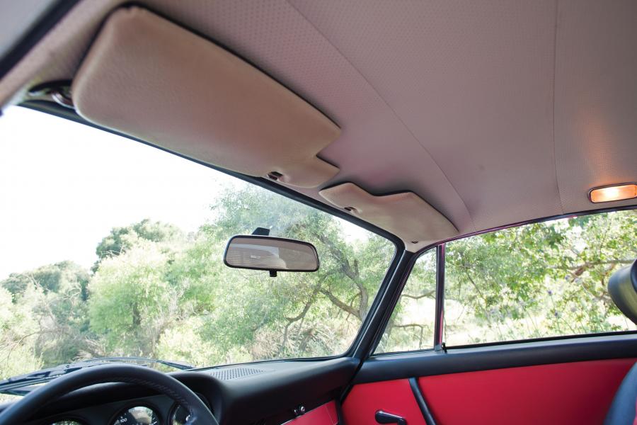  Porsche 911 Carrera RS Touring 1973 года  (фото 8 из 24)